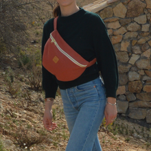 Charger l'image dans la galerie, EN STOCK Sac banane XXL - gabardine de coton rose-terracotta / zip double curseur blanc et doré