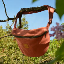 Charger l'image dans la galerie, Sac banane XXL - gabardine de coton rose-terracotta / zip kaki