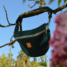 Charger l'image dans la galerie, EN STOCK Sac banane XXL - gabardine de coton vert forêt / zip bleu ciel et doré