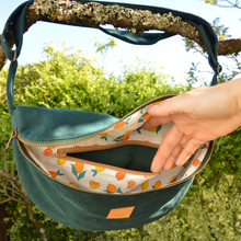 Charger l'image dans la galerie, EN STOCK Sac banane XXL - gabardine de coton vert forêt / zip vert forêt