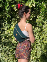 Charger l'image dans la galerie, EN STOCK Sac banane XXL - gabardine de coton vert forêt / zip vert forêt