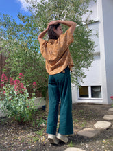 Charger l'image dans la galerie, Réalisé sur commande - Chemisette/blouse 100% fait main - viscose éco-responsable certifiée Ecovero™ - coloris ocre et blanc