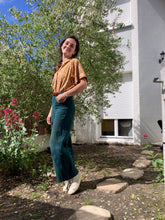 Charger l'image dans la galerie, Réalisé sur commande - Chemisette/blouse 100% fait main - viscose éco-responsable certifiée Ecovero™ - coloris ocre et blanc