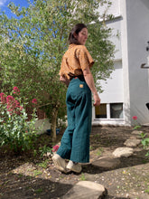 Charger l'image dans la galerie, Réalisé sur commande - Chemisette/blouse 100% fait main - viscose éco-responsable certifiée Ecovero™ - coloris ocre et blanc