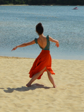 Charger l'image dans la galerie, Jupe cercle mi-longue - taille semi-mesure fabriquée sur commande - viscose "Bloom vert émeraude" tissée au Portugal