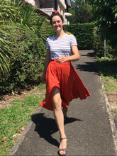 Charger l'image dans la galerie, Jupe cercle mi-longue - taille semi-mesure fabriquée sur commande - viscose "Avena nude" tissée au Portugal