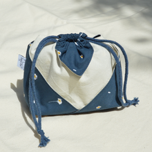 Charger l'image dans la galerie, 8 lingettes démaquillantes lavables + pochon de rangement en coton bio et éponge en coton bio - motif marguerites bleues #2