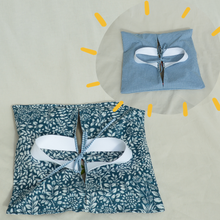 Charger l'image dans la galerie, Sac à tarte bleu et blanc réversible à fleurs et carreaux vichy