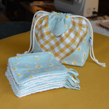 Charger l'image dans la galerie, 8 lingettes démaquillantes lavables + pochon de rangement en coton bio et éponge en coton bio - motif pâquerettes #2