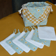 Charger l'image dans la galerie, 8 lingettes démaquillantes lavables + pochon de rangement en coton bio et éponge en coton bio - motif pâquerettes #2