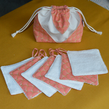 Charger l'image dans la galerie, 8 lingettes démaquillantes lavables + pochon de rangement en coton bio et éponge en bambou bio - motif corail