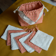 Charger l'image dans la galerie, 8 lingettes démaquillantes lavables + pochon de rangement en coton bio et éponge en bambou bio - motif corail