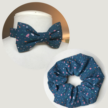 Charger l'image dans la galerie, Lot 1 chouchou + 1 noeud papillon • coton bleu à pois #4