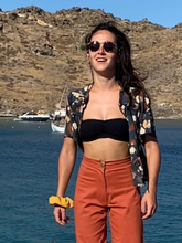 Charger l'image dans la galerie, Réalisé sur commande - Chemisette/blouse 100% fait main - viscose éco-responsable certifiée Ecovero™ - coloris bleu nuit à fleurs