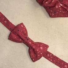 Charger l'image dans la galerie, Noeud papillon adulte en coton BIO #3 (rose à pois multicolores)