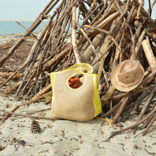 Charger l'image dans la galerie, EN STOCK Sac de plage / cabas XXL en toile de jute et coton bio - motif marguerites jaunes