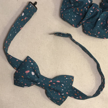 Charger l'image dans la galerie, Noeud papillon adulte en coton BIO #4 (bleu à pois multicolores)