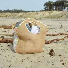Charger l'image dans la galerie, DISPONIBLE SUR COMMANDE UNIQUEMENT Sac de plage / cabas XXL en toile de jute et coton bio - motif citrons
