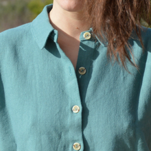 Charger l'image dans la galerie, Réalisé sur commande - Chemisette 100% fait main - lin lavé fabriqué en France - coloris eucalyptus