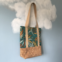 Charger l'image dans la galerie, Tote bag liège et camel à motifs savane