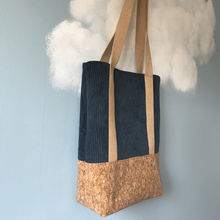 Charger l'image dans la galerie, Tote bag liège et velours bleu navy molletonné