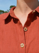 Charger l'image dans la galerie, Commande spéciale réalisée en modèle unique - Chemisette /blouse en lin lavé - coloris terracotta