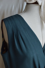 Charger l'image dans la galerie, Commande spéciale en modèle unique - robe de soirée drapée en viscose éco-responsable - coloris bleu cendré