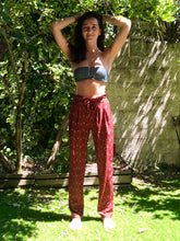 Charger l'image dans la galerie, Commande spéciale en modèle unique - pantalon de pyjama en viscose marron et finitions dorées