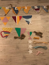 Charger l'image dans la galerie, Commande spéciale en modèle unique - guirlande à fanions personnalisée - chutes de tissu 100% récup