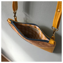 Charger l'image dans la galerie, Pochette Melito jaune moutarde et liège