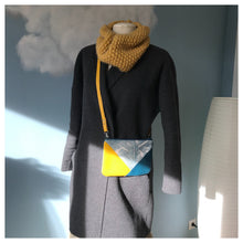 Charger l'image dans la galerie, Pochette Melito jaune moutarde à palmes bleu canard #1