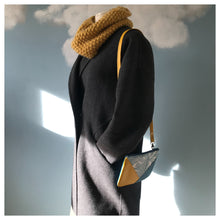 Charger l'image dans la galerie, Pochette Melito jaune moutarde à palmes bleu canard #1