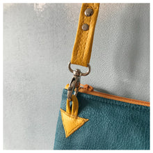 Charger l'image dans la galerie, Pochette Melito jaune moutarde à palmes bleu canard #2