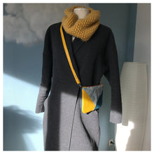 Charger l'image dans la galerie, Pochette Melito jaune moutarde à palmes bleu canard #2