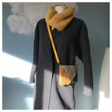 Charger l'image dans la galerie, Pochette Melito en velours à palmes d'or