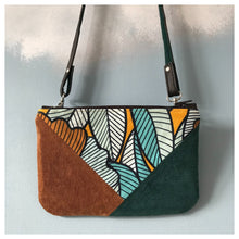 Charger l'image dans la galerie, Pochette Melito en velours à feuillage exotique