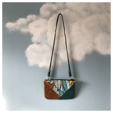 Charger l'image dans la galerie, Pochette Melito en velours à feuillage exotique