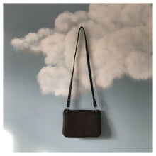 Charger l'image dans la galerie, Pochette Melito en velours à feuillage exotique