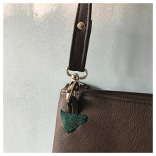 Charger l'image dans la galerie, Pochette Melito en velours à feuillage exotique