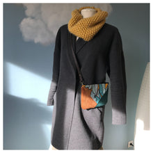 Charger l'image dans la galerie, Pochette Melito en velours à feuillage exotique