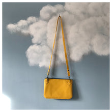 Charger l'image dans la galerie, Pochette Melito à motif exotique jaune moutarde et bleu canard