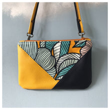 Charger l'image dans la galerie, Pochette Melito à motif exotique jaune moutarde et bleu marine