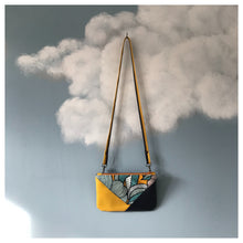 Charger l'image dans la galerie, Pochette Melito à motif exotique jaune moutarde et bleu marine