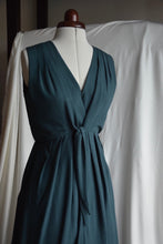 Charger l'image dans la galerie, Commande spéciale en modèle unique - robe de soirée drapée en viscose éco-responsable - coloris bleu cendré