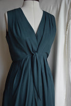 Charger l'image dans la galerie, Commande spéciale en modèle unique - robe de soirée drapée en viscose éco-responsable - coloris bleu cendré