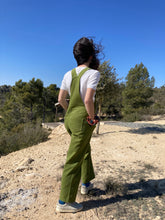 Charger l'image dans la galerie, Commande spéciale réalisée en modèle unique - salopette femme en gabardine de coton verte