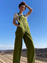 Charger l'image dans la galerie, Commande spéciale réalisée en modèle unique - salopette femme en gabardine de coton verte