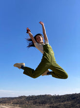 Charger l'image dans la galerie, Commande spéciale réalisée en modèle unique - salopette femme en gabardine de coton verte