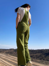 Charger l'image dans la galerie, Commande spéciale réalisée en modèle unique - salopette femme en gabardine de coton verte