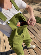 Charger l'image dans la galerie, Commande spéciale réalisée en modèle unique - salopette femme en gabardine de coton verte